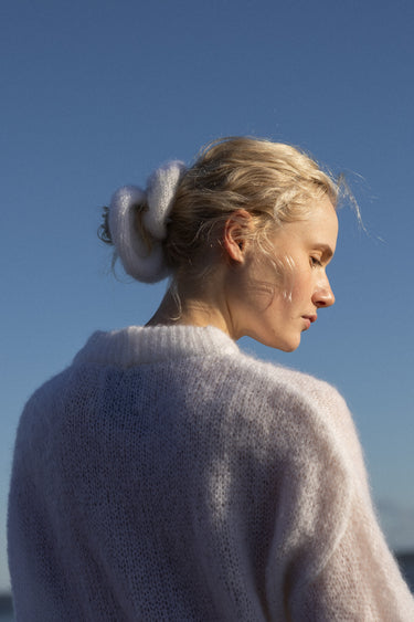 Melody Mohäär Scrunchie Valge