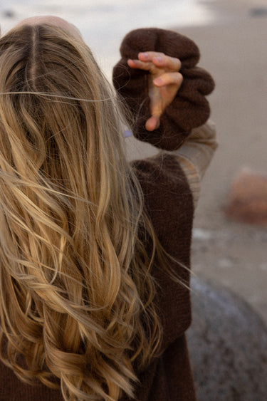 Melody Mohäär Scrunchie Šokolaad