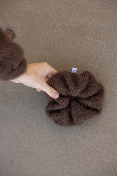 Melody Mohäär Scrunchie Šokolaad