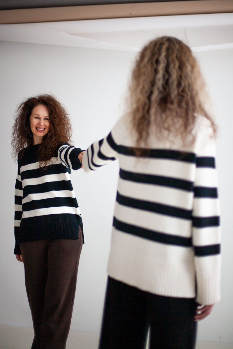 Marina dryžuotas 100% merino vilnos megztinis Juodas