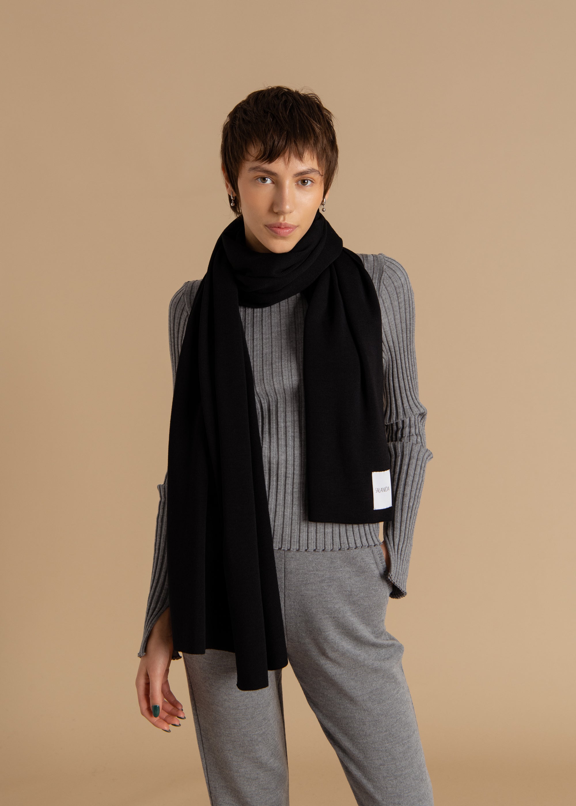 Via 100% Merino Scarf Black